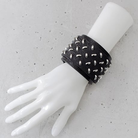 CHECKER PLATE studs leather bracelet