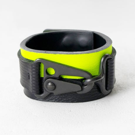 TRIANGLE nascan leather bracelet