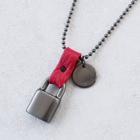 LONG CHAIN padlock necklace