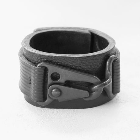 TRIANGLE nascan leather bracelet