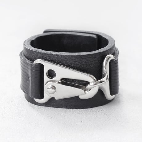 TRIANGLE nascan leather bracelet