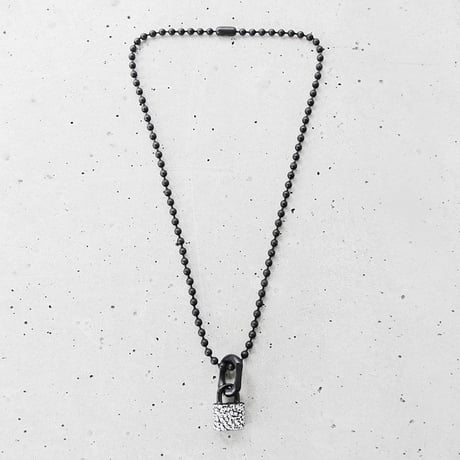 PADLOCK & chain bits short necklace