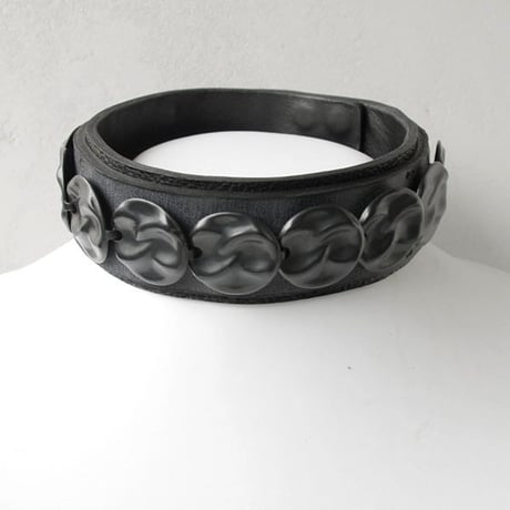 CIRCLE PLATE leather choker
