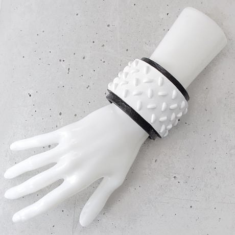 CHECKER PLATE studs leather bracelet