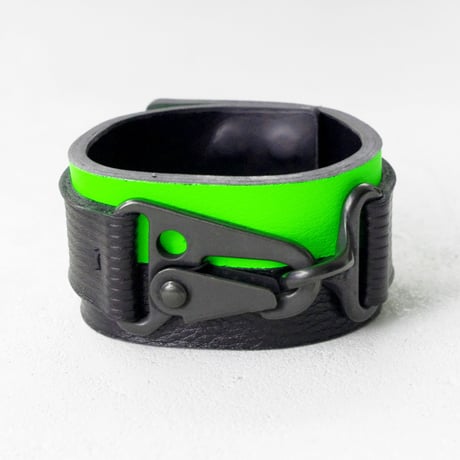 TRIANGLE nascan leather bracelet