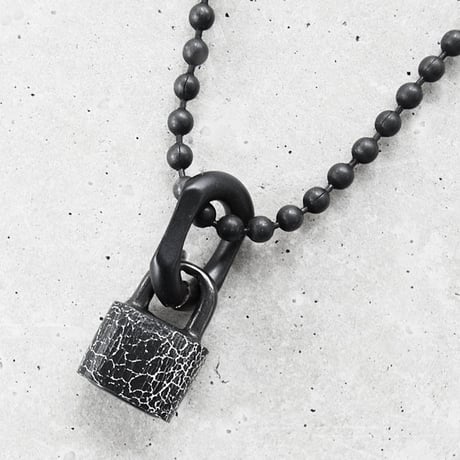 PADLOCK & chain bits short necklace