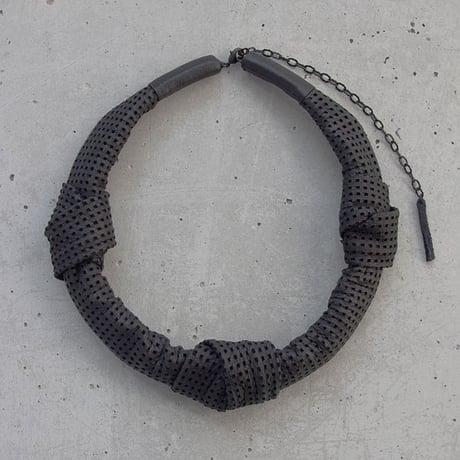 MESH leather short necklace