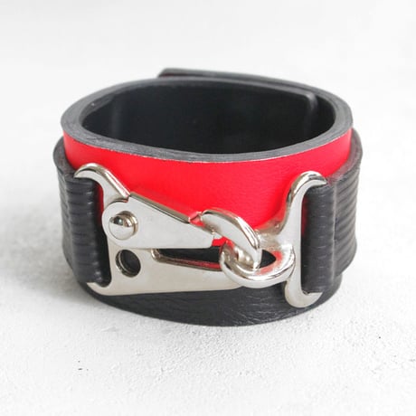 TRIANGLE nascan leather bracelet