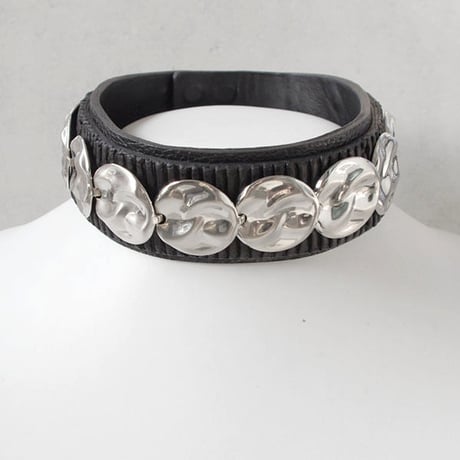 CIRCLE PLATE leather choker