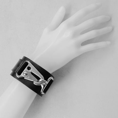 TRIANGLE nascan leather bracelet
