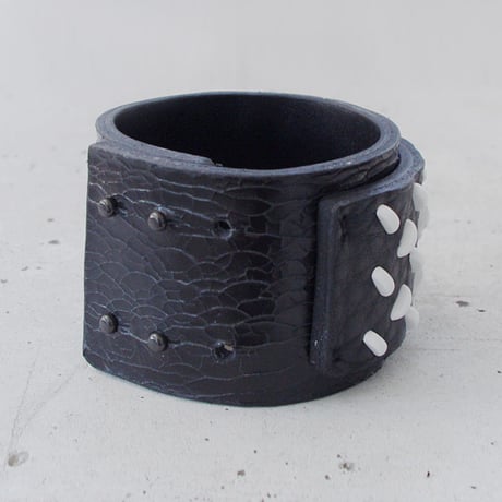 CHECKER PLATE studs leather bracelet