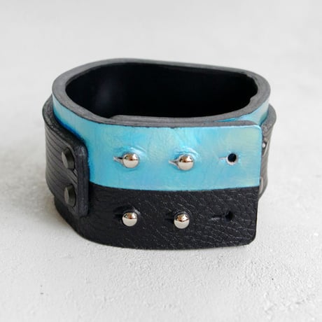 TRIANGLE nascan leather bracelet