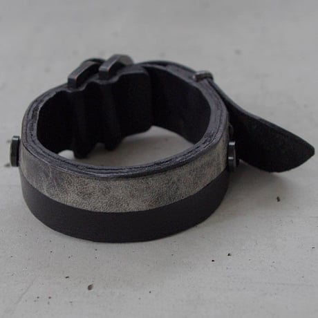 BI COLOR leather D bracelet