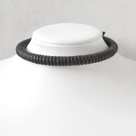 CYLINDRICAL leather choker