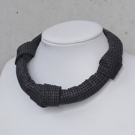 MESH leather short necklace