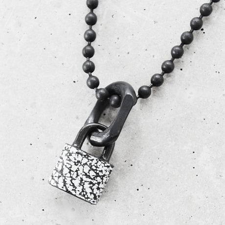 PADLOCK & chain bits short necklace