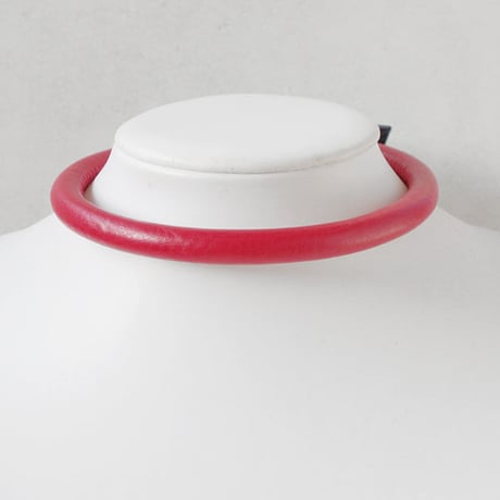 CYLINDRICAL leather choker