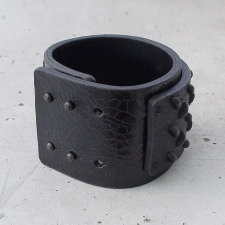 CHECKER PLATE studs leather bracelet