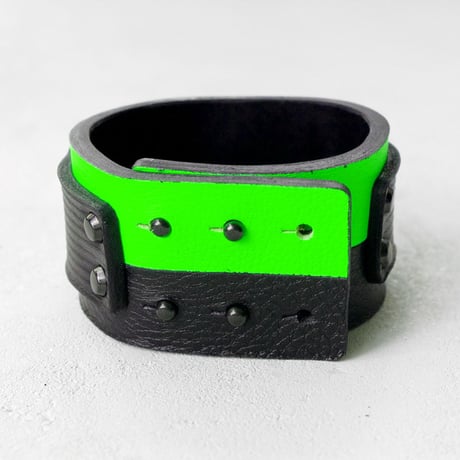 TRIANGLE nascan leather bracelet
