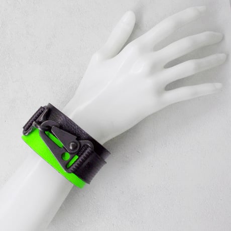 TRIANGLE nascan leather bracelet