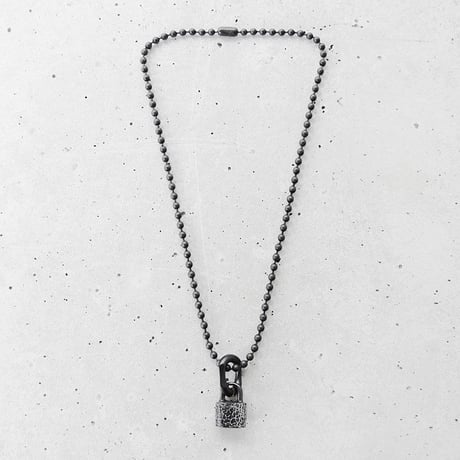 PADLOCK & chain bits short necklace