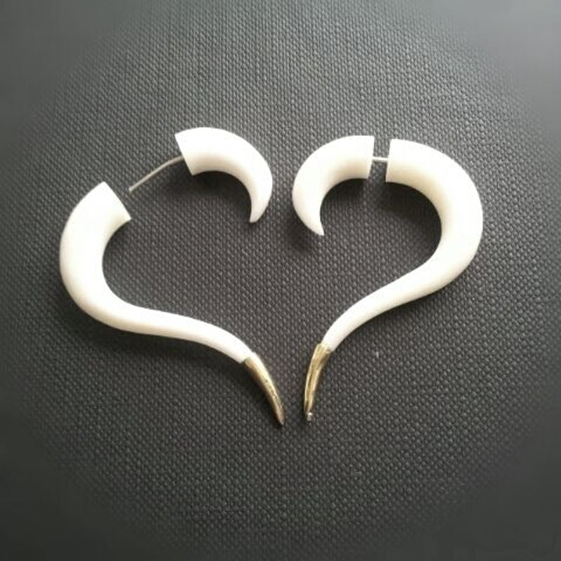 トライバルピアス 1ペア フェイクゲージ/bone《F068G》 | KAroba