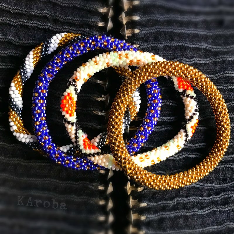 ネパール 手編ビーズブレスレット《nbb1》ネイビー×ゴールド