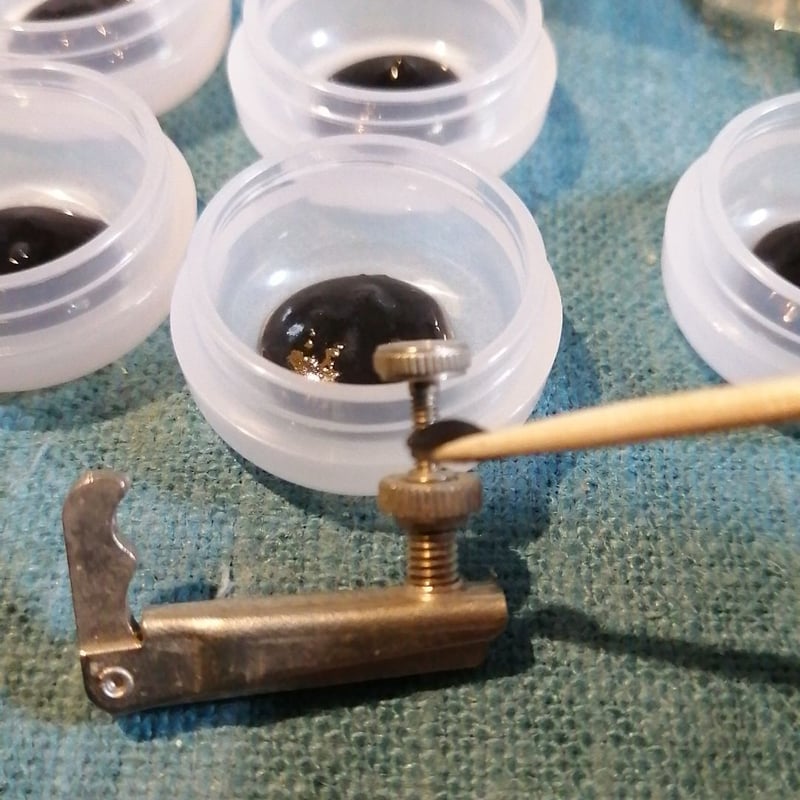 ヴァイオリン・グリース『シルク』 ヴァイオリンの音色の改善に