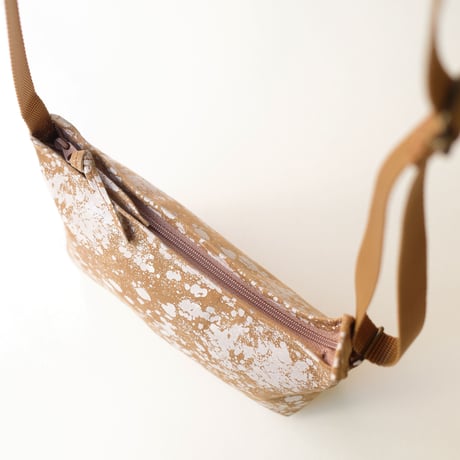 レザーミニサコッシュ ホワイトリキッド  【Leather Mini Crossbody Bag White Liquid】