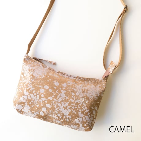 レザーミニサコッシュ ホワイトリキッド  【Leather Mini Crossbody Bag White Liquid】