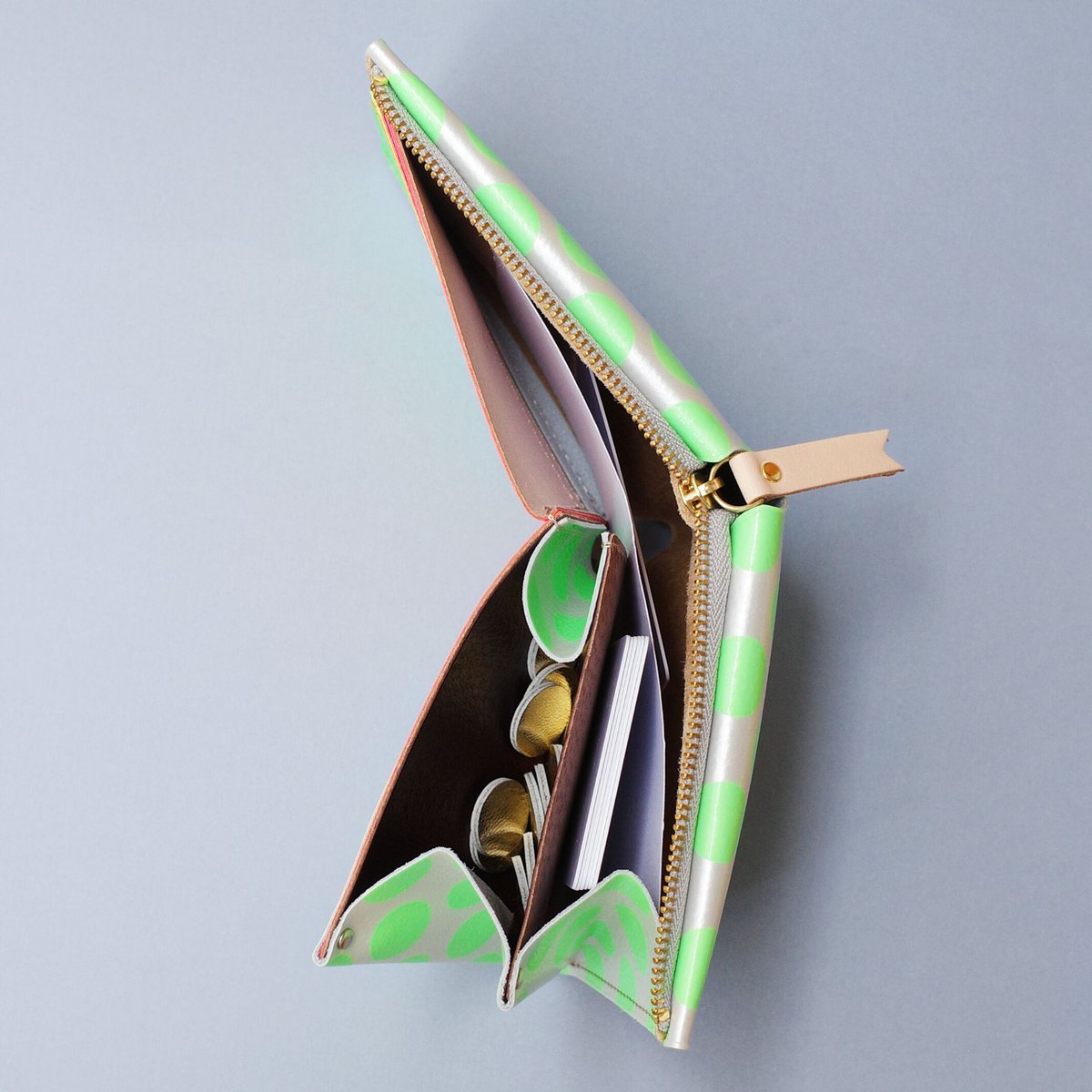 ワンウォレット クリアドットネオングリーン【One Wallet Clear Dot