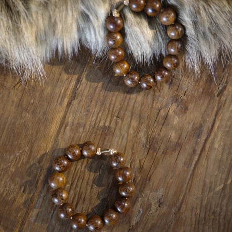 新品Satoko Oishi ピアス　ブラウン 新品Satoko Oishi ピアス ブラウン Satoko Oishi / straps | JURK shop