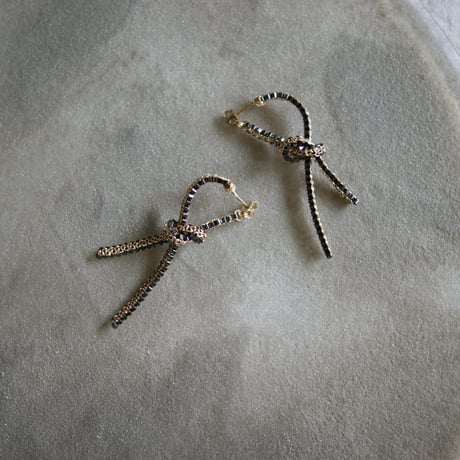 黒リボンピアス（両耳）