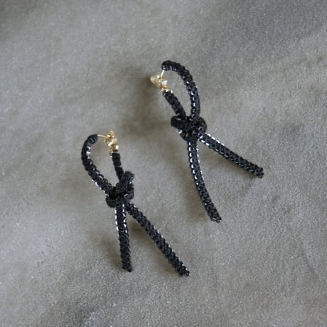 黒リボンピアス（両耳）