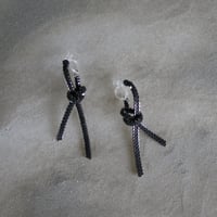 黒リボンイヤリング（両耳）