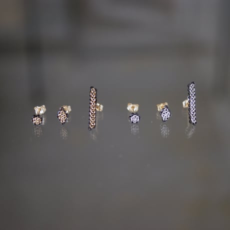 黒スタッドピアス／選べるモチーフ