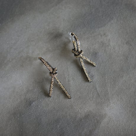 黒リボンイヤリング（両耳）