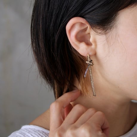 黒リボンピアス（両耳）