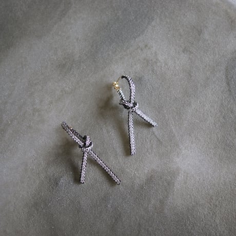 黒リボンピアス（両耳）