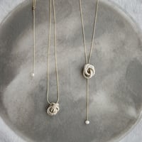 動くネックレス 銀糸"double knot"