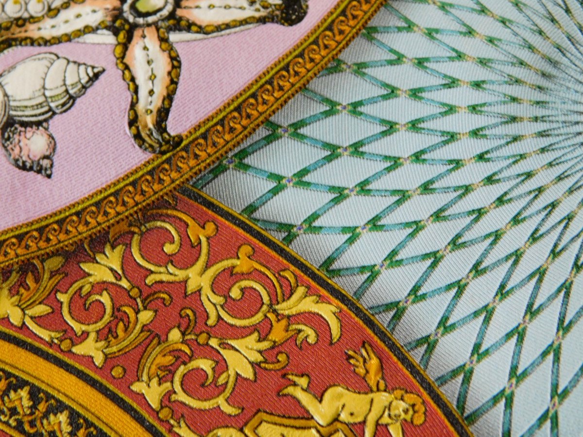 VERSACE マルチポーチ Picture Plate | Quaint Design