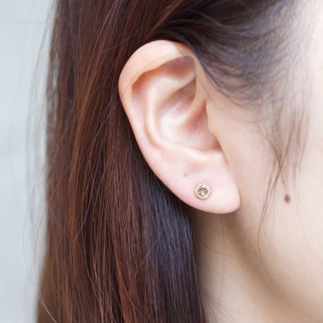 single diamond stud earring