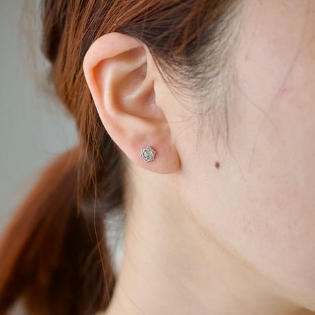 mille diamond stud earrings (single)