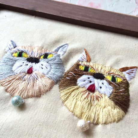 刺繍にゃんこの肖像画　『シンバル』と『ゴンドル』