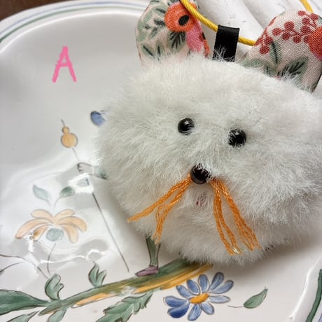 顔面ぶらぶらチャーム（白いふわふわ４兄弟）