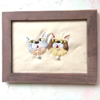 刺繍にゃんこの肖像画　『シンバル』と『ゴンドル』