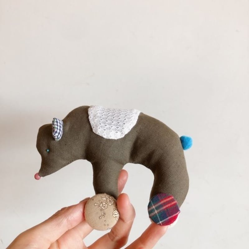ぼたんタイヤのくまのぬいぐるみ（チェックのお耳） | Ricco.Shop