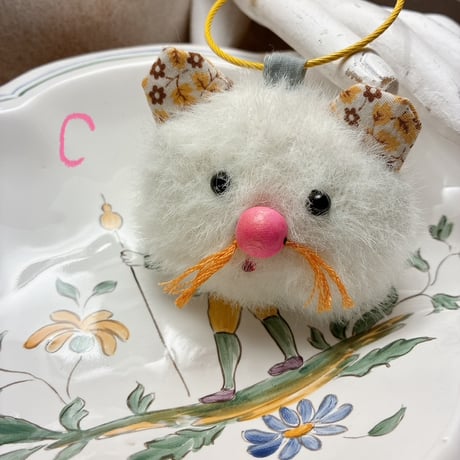 顔面ぶらぶらチャーム（白いふわふわ４兄弟）