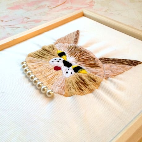 刺繍にゃんこの肖像画シリーズ　『はびた』（オーダーメイド）