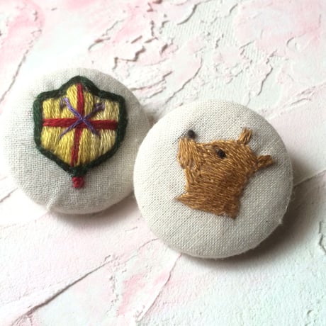 刺繍ボタン♡　くまと勲章２つセット